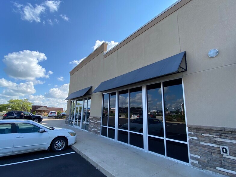 10172-10180 Maysville Rd, Fort Wayne, IN à louer - Photo du bâtiment - Image 2 de 7