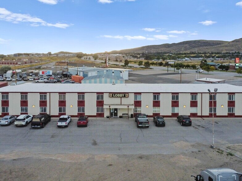 1904 E Cedar St, Rawlins, WY à vendre - Photo du bâtiment - Image 3 de 42