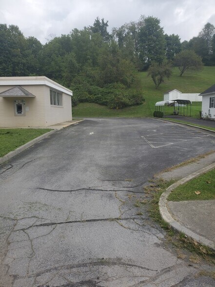 143 W Riverside Dr, North Tazewell, VA à vendre - Photo du bâtiment - Image 2 de 5