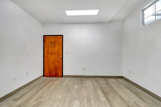 1926 S Main St, Santa Ana, CA for lease Interior Photo- Image 2 of 6