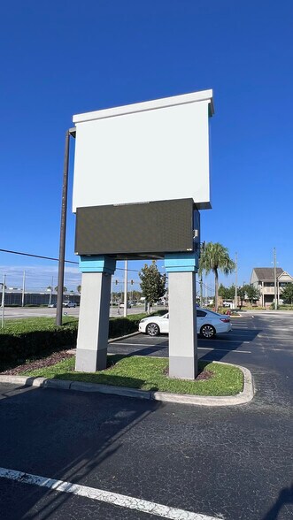 11221 E Colonial Dr, Orlando, FL à louer - Photo du bâtiment - Image 3 de 4