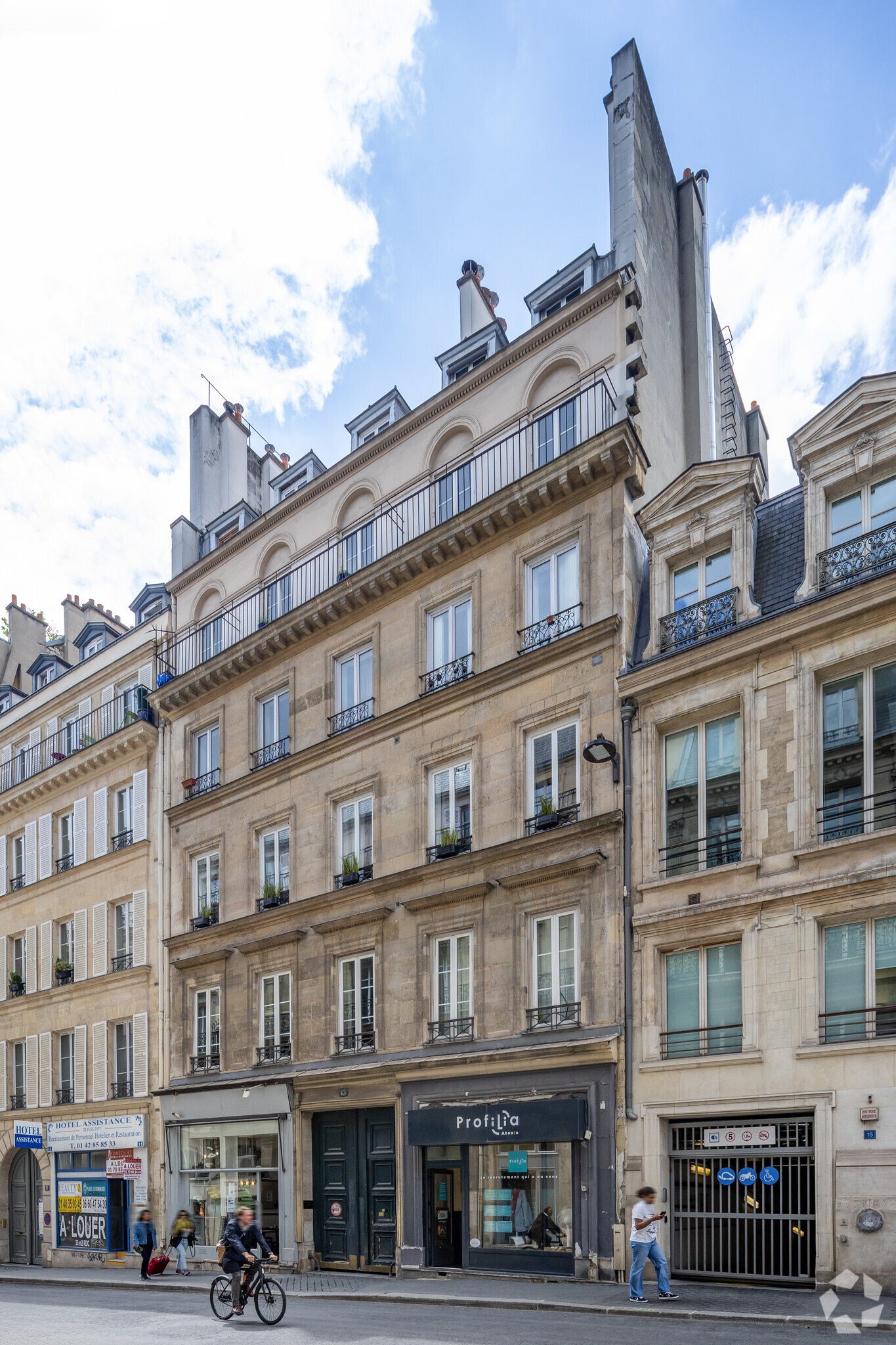 Retail in Paris for lease Primary Photo- Image 1 of 4