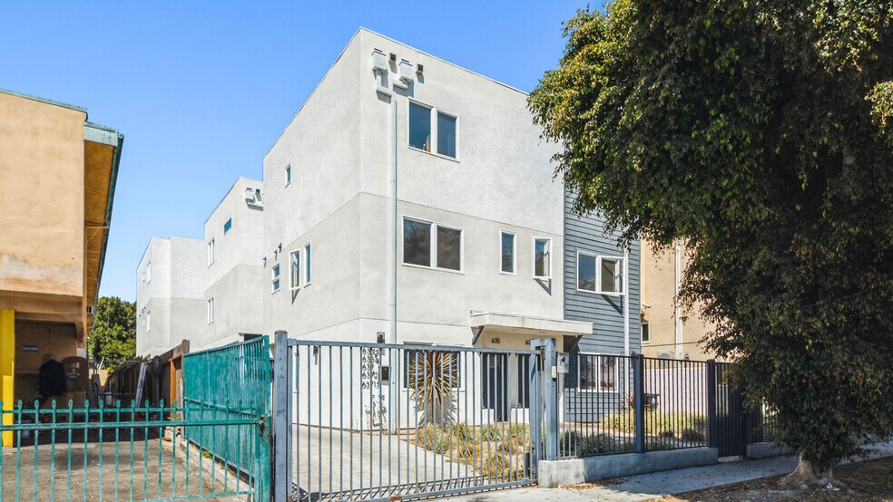 635 N Harvard Blvd, Los Angeles, CA à vendre - Photo du bâtiment - Image 2 de 46