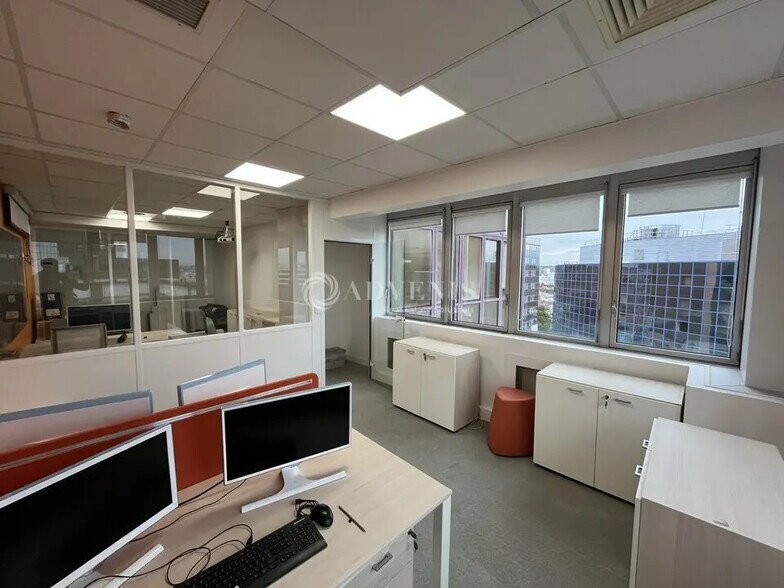 Bureau dans Fontenay-sous-Bois à louer - Photo du bâtiment - Image 2 de 12
