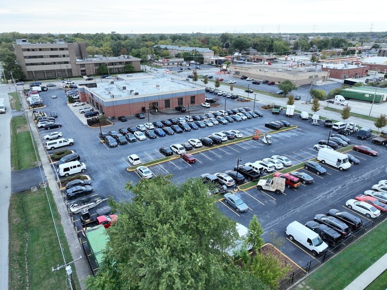 7825 W 95th St, Hickory Hills, IL for sale - Building Photo - Image 3 of 4