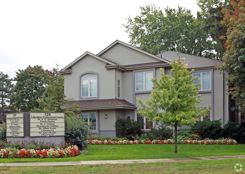 126 Lakeshore Rd, St Catharines, ON à vendre - Photo principale - Image 1 de 1