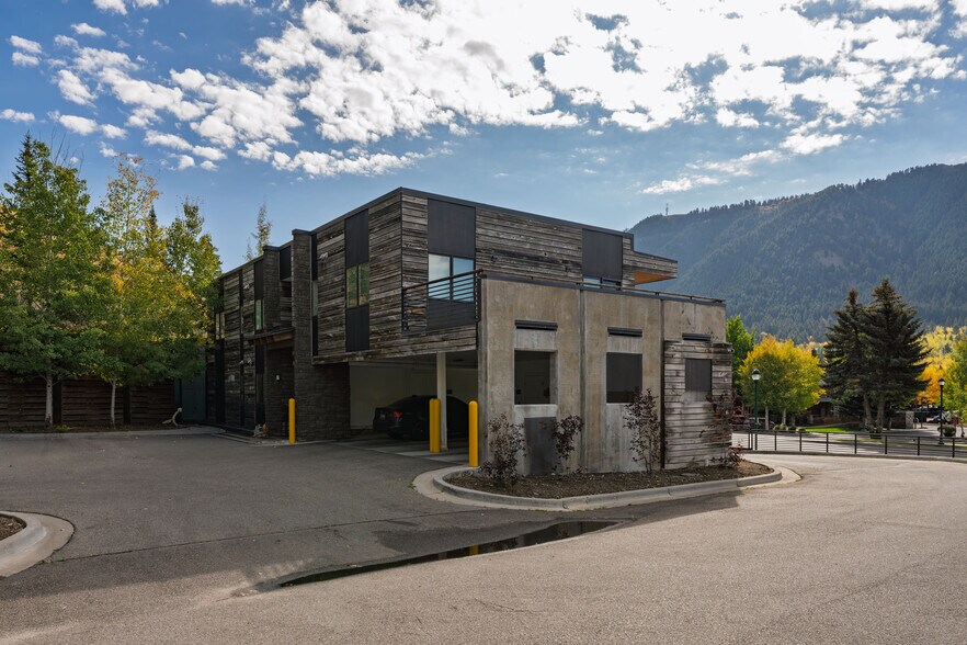 855 W Broadway Ave, Jackson, WY à vendre - Photo du bâtiment - Image 2 de 33