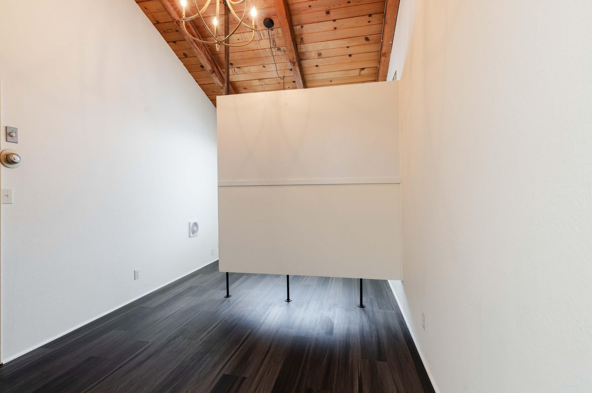 221 Locust St, Redding, CA à louer Photo intérieure- Image 1 de 10