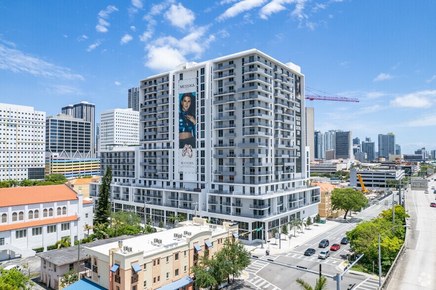 218 NW 8th St, Miami, FL à louer - Photo principale - Image 1 de 11