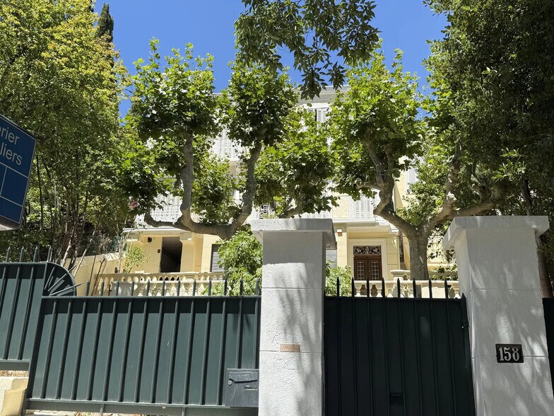 Bureau dans Marseille à vendre - Photo du bâtiment - Image 1 de 2