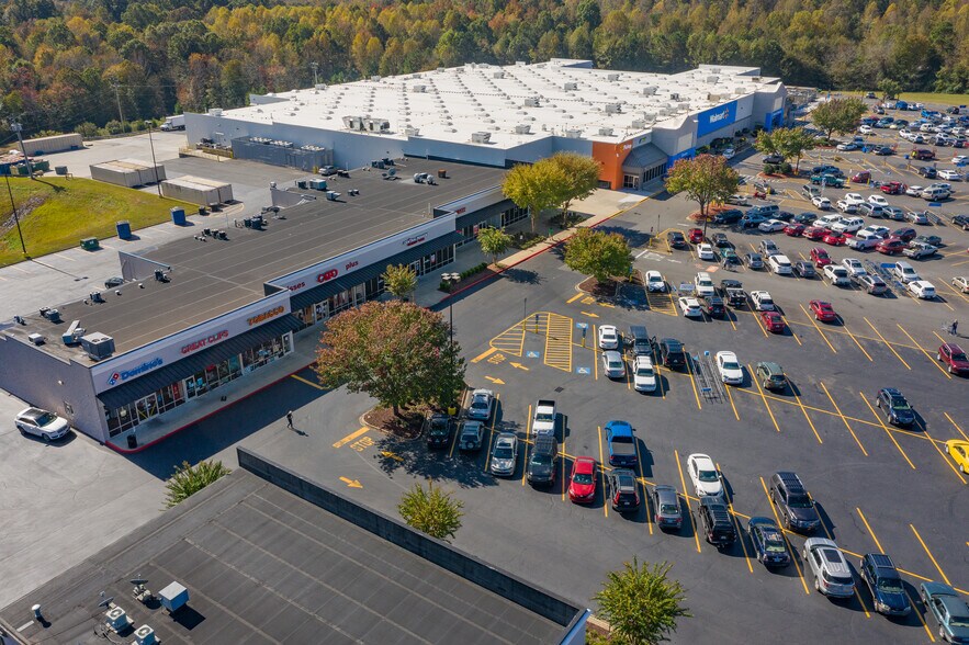 1003-1021 High Point St, Randleman, NC à louer - Photo du bâtiment - Image 3 de 7