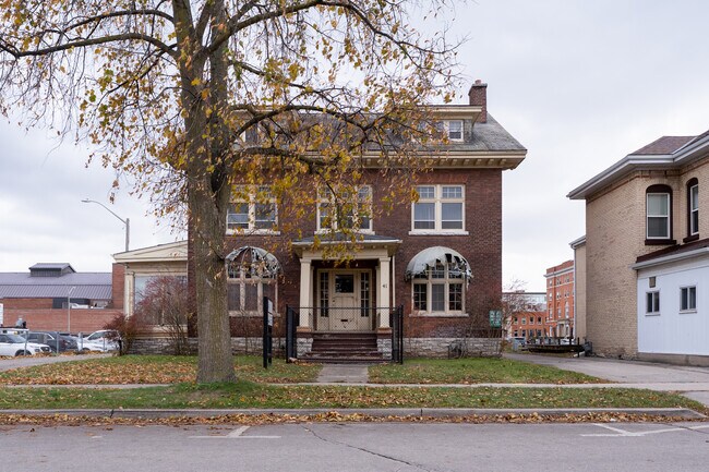 Plus de détails pour 41 Wellington St, Brantford, ON - Bureau à vendre