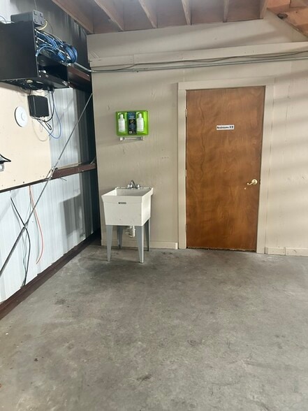 6980 B Industrial Rd, Beaumont, TX for lease - Interior Photo - Image 3 of 4