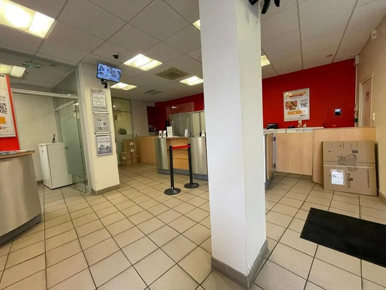 Retail in Toulouse for lease - Interior Photo - Image 2 of 6