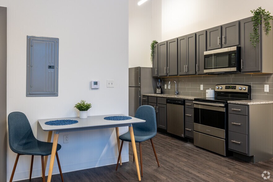 1100 N 2nd St, Leavenworth, KS à vendre - Photo intérieure - Image 2 de 22