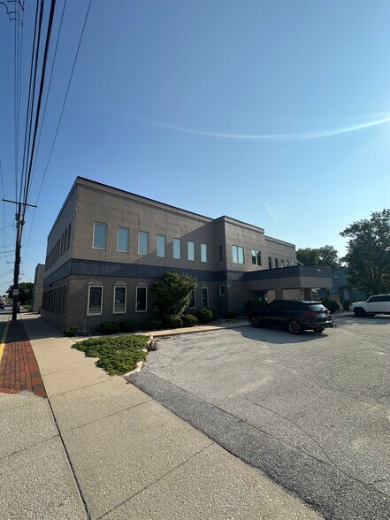 139 S Broad St, Griffith, IN à louer - Photo du bâtiment - Image 2 de 6