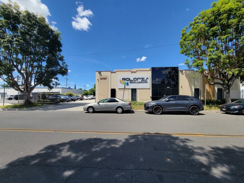 16737 Parkside Ave, Cerritos, CA à vendre - Photo du bâtiment - Image 2 de 17