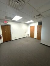 3631 Brookwall Dr, Akron, OH for lease Interior Photo- Image 2 of 3