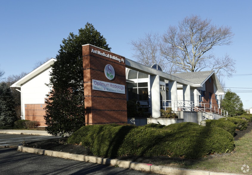 714 S State Route 35, Middletown, NJ à louer - Photo principale - Image 1 de 11