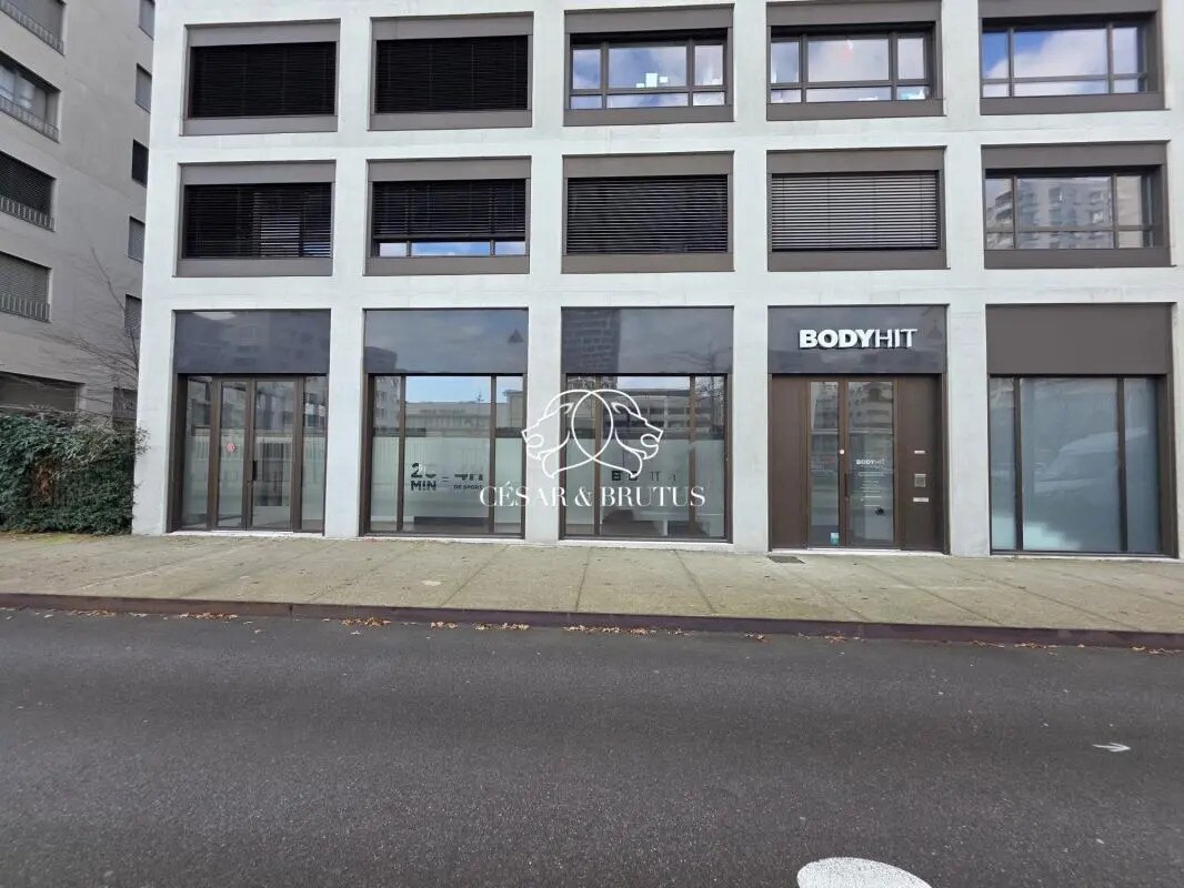 Retail in Lyon for lease Building Photo- Image 1 of 9