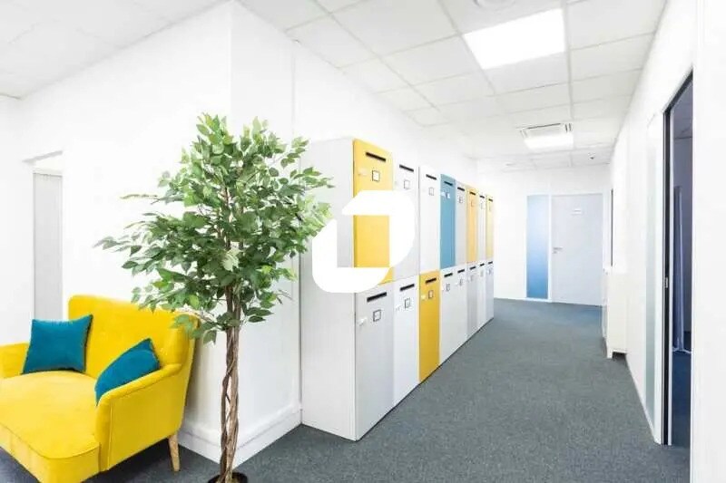 Office in Saint-Germain-en-Laye for lease - Interior Photo - Image 2 of 5