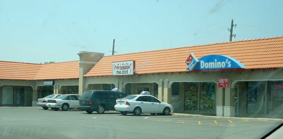 2200-2234 W Houston St, Broken Arrow, OK à louer - Photo du bâtiment - Image 2 de 9