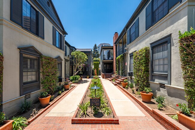 More details for 1235-1241 S Beverly Glen Blvd, Los Angeles, CA - Multifamily for Sale