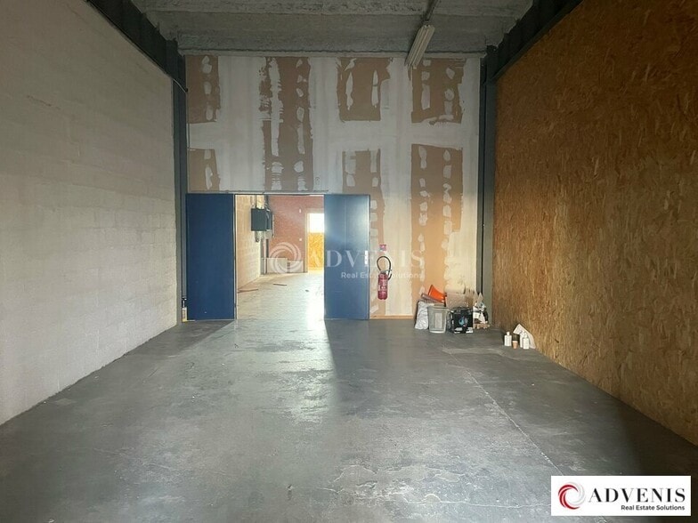 Flex in Mérignac for lease - Interior Photo - Image 3 of 3