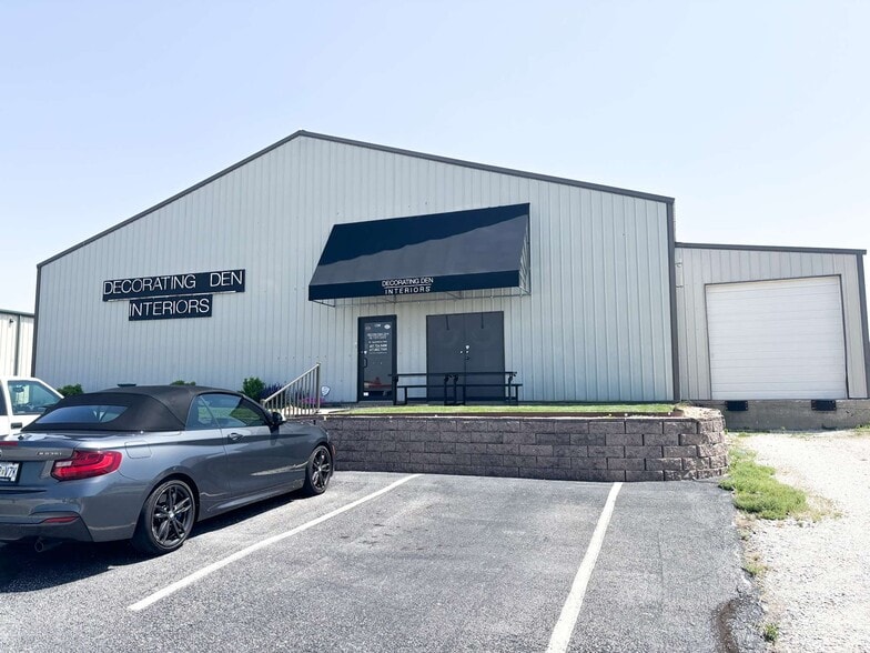 1310 N Kelly Ave, Nixa, MO for lease - Building Photo - Image 1 of 10