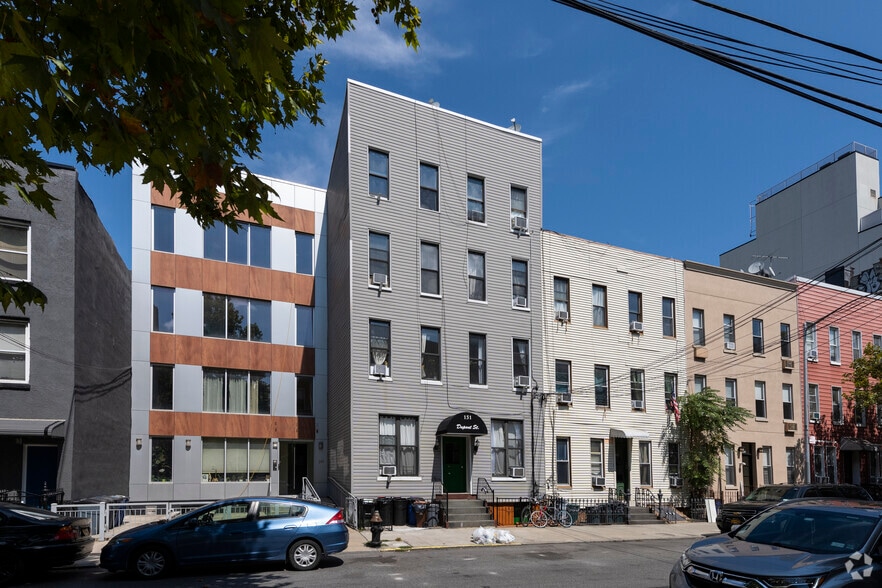 151 Dupont St, Brooklyn, NY for sale - Primary Photo - Image 1 of 5