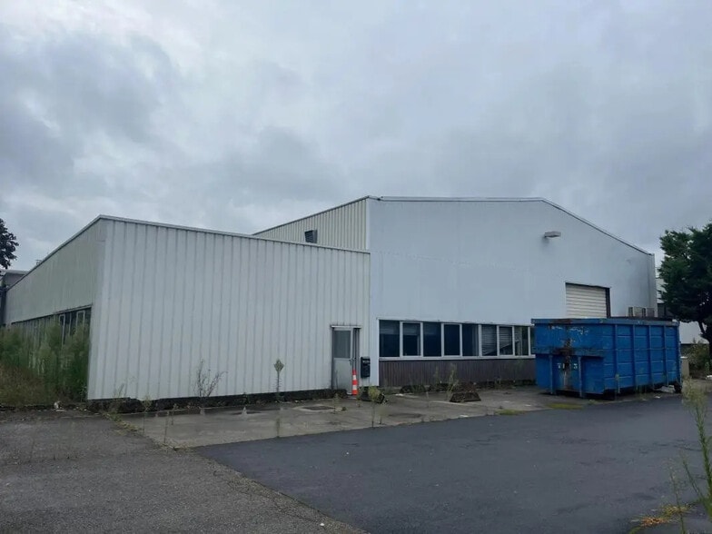 Office in SAINT-OUEN-L'AUMONE for lease - Building Photo - Image 2 of 18
