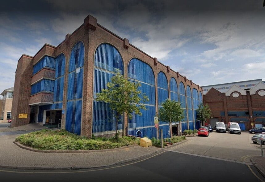 5-7 Queensway, Redhill for sale - Building Photo - Image 3 of 4