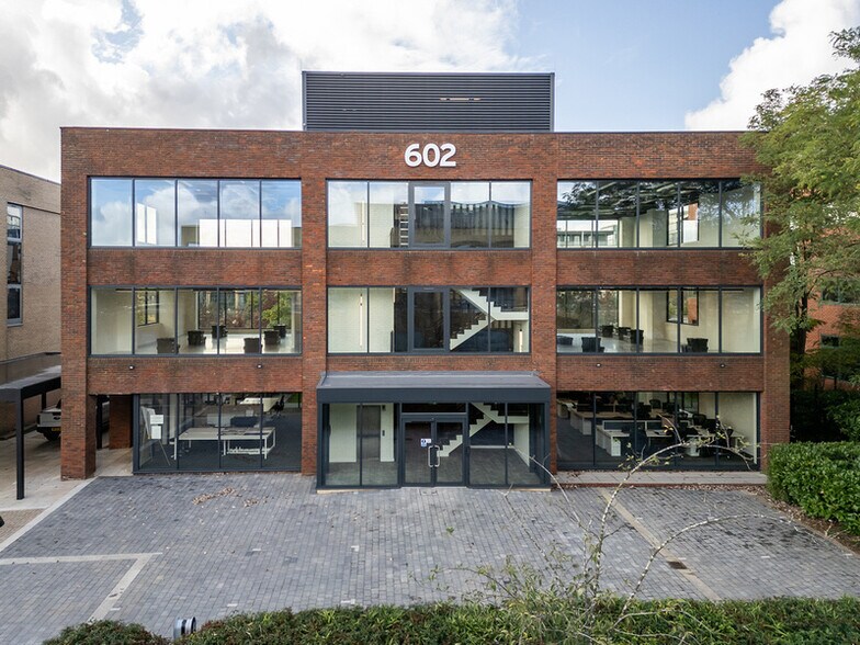 602 South Seventh St, Milton Keynes à louer - Photo du bâtiment - Image 3 de 12
