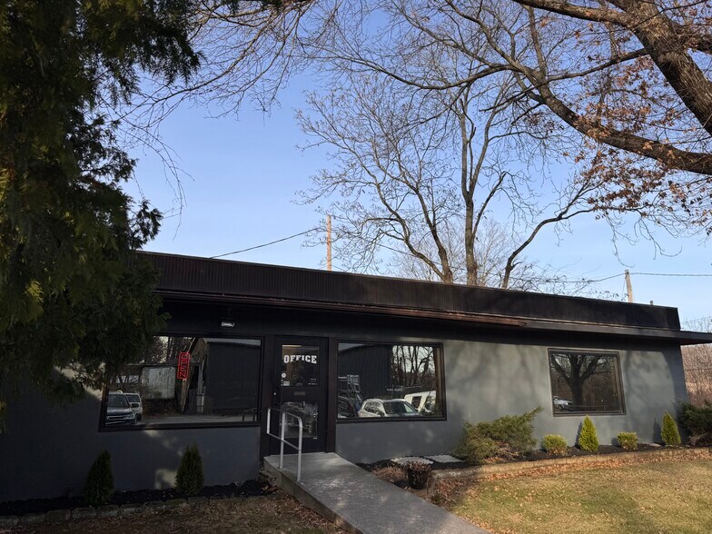285 Violet Ave, Poughkeepsie, NY à vendre - Photo du bâtiment - Image 3 de 7