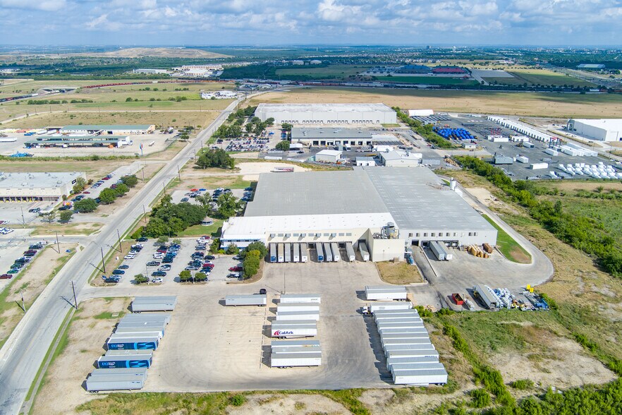 10600 Fischer Rd, Von Ormy, TX à vendre - Aérien - Image 3 de 5