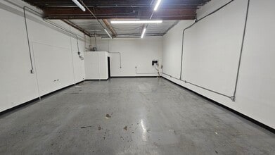 19209 Parthenia St, Northridge, CA for lease Interior Photo- Image 2 of 6