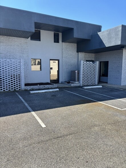 103-107 Lewis St, Fort Walton Beach, FL for lease - Building Photo - Image 3 of 13