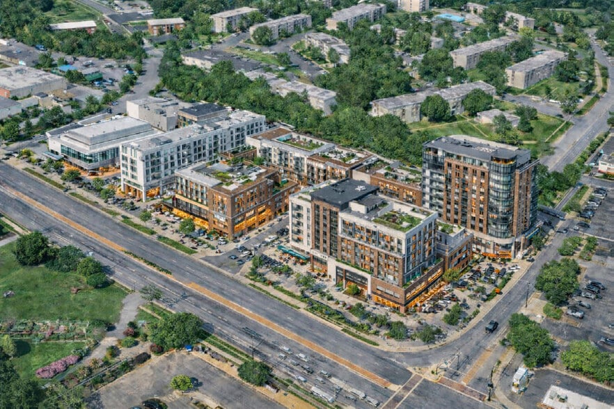 8100 Annapolis Rd, Hyattsville, MD à vendre - Photo du bâtiment - Image 2 de 7