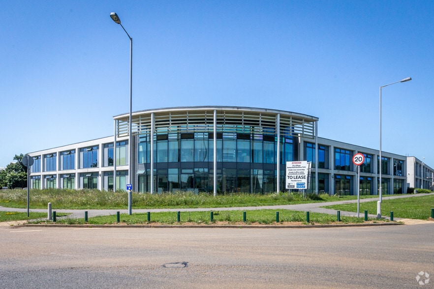 Great Marlings, Luton for lease - Primary Photo - Image 1 of 6