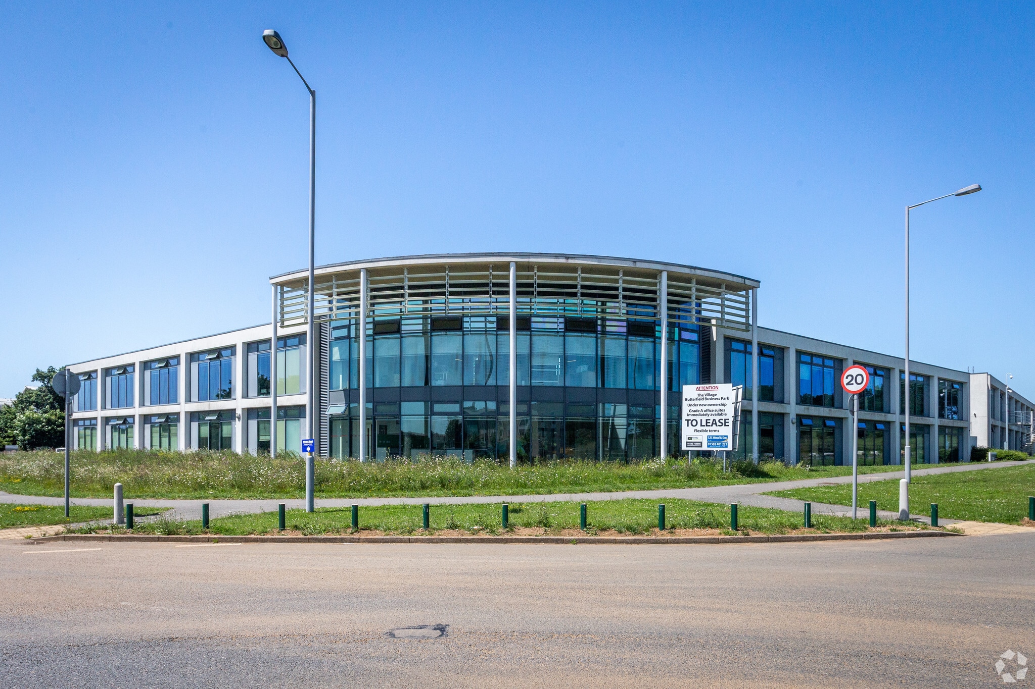 Great Marlings, Luton for lease Primary Photo- Image 1 of 7