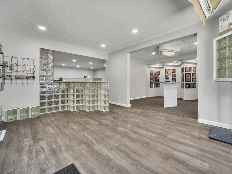 4018 12th St NW, Canton, OH for sale - Interior Photo - Image 3 of 52