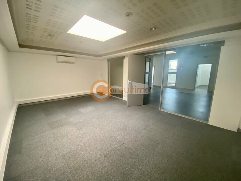 Office in Artigues-près-Bordeaux for lease - Interior Photo - Image 2 of 5