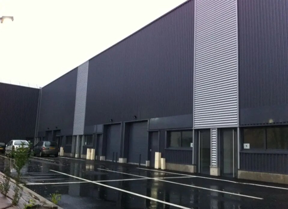 Industrial in Champigny-sur-Marne for lease Primary Photo- Image 1 of 3
