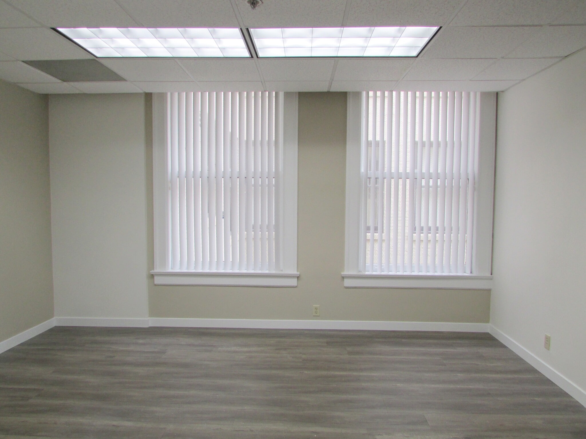 100 N Brand Blvd, Glendale, CA for lease Interior Photo- Image 1 of 1