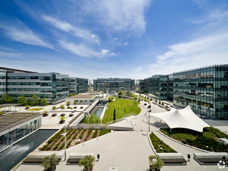 Calle de Campezo, 1, Madrid, Madrid for lease - Building Photo - Image 1 of 4