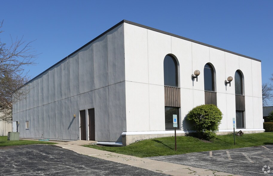 5 E College Dr, Arlington Heights, IL à louer - Photo du bâtiment - Image 2 de 3