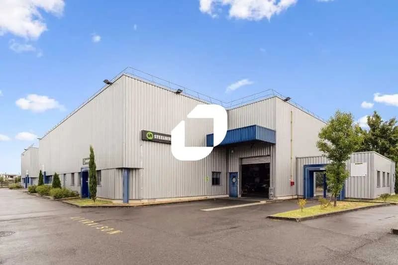 Office in Chilly-Mazarin for lease - Building Photo - Image 1 of 11