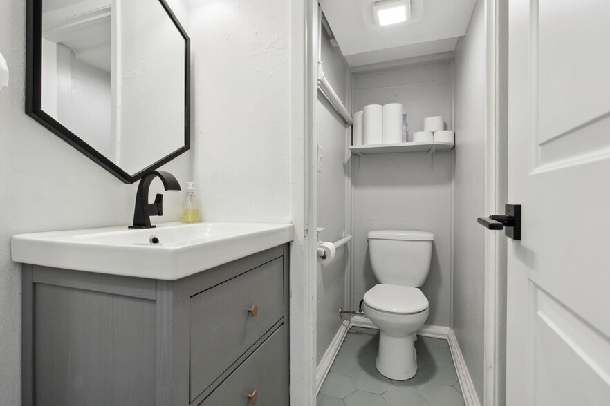 6 W Arkansas Ave, Denver, CO for sale - Interior Photo - Image 2 of 19