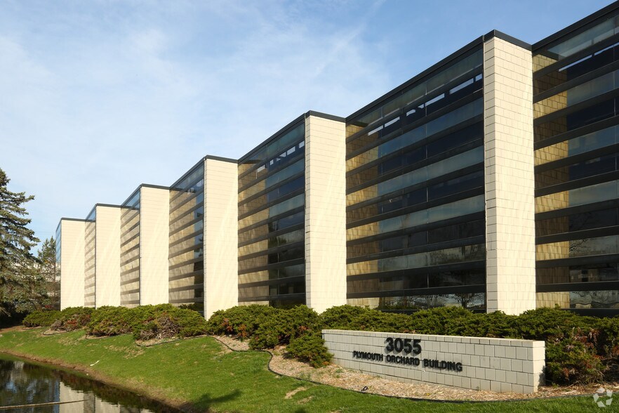 3055 Plymouth Rd, Ann Arbor, MI à louer - Photo du bâtiment - Image 2 de 37