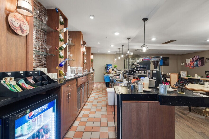 2900 N San Fernando Blvd, Burbank, CA à louer - Photo du bâtiment - Image 3 de 12